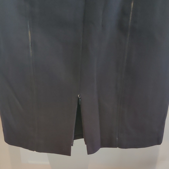 Elegant Black Women's Skirt - Picture 5 of 5